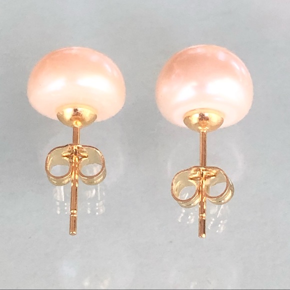 ❗️LAST ONE❗️Pink 10mm Freshwater Pearl 14kt Gold Stud Earrings - Picture 3 of 6